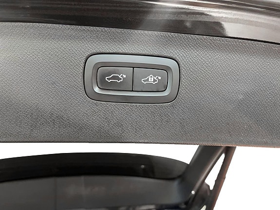 Volvo XC90 14 of 28