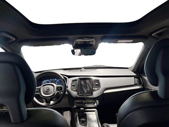 Volvo XC90 10 of 28