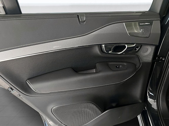 Volvo XC90 12 of 28