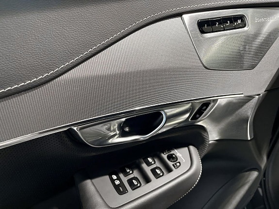 Volvo XC90 18 of 28
