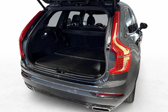 Volvo XC90 13 of 28