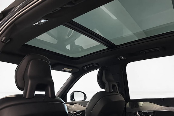 Volvo XC90 10 of 22