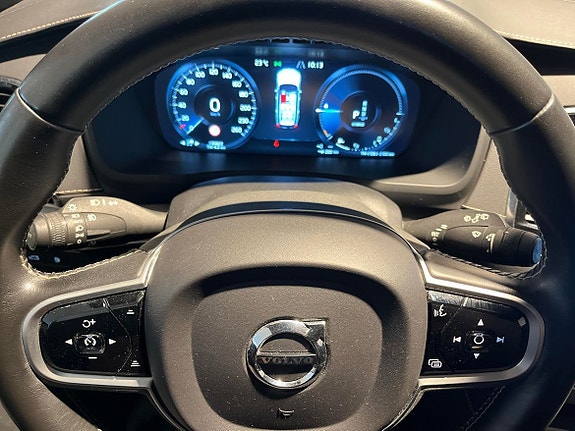 Volvo XC90 28 of 28