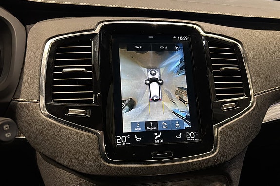 Volvo XC90 18 of 22
