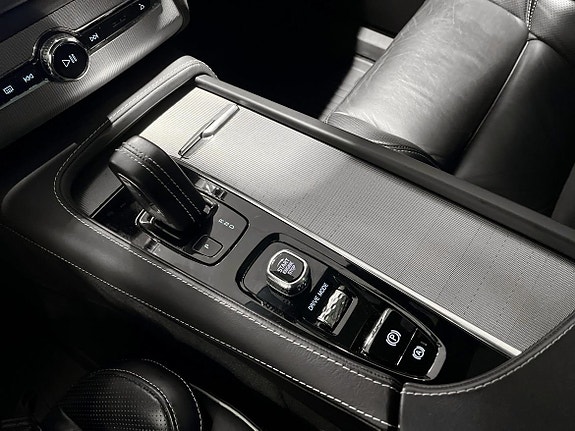 Volvo XC90 26 of 28