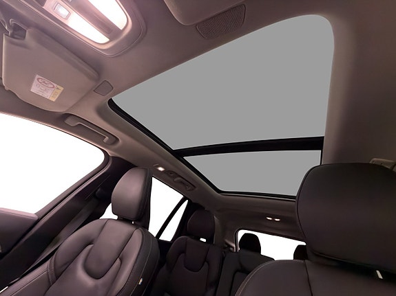 Volvo XC90 13 of 30