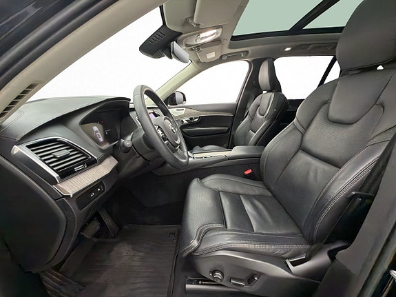 Volvo XC90 12 of 30