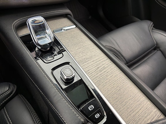 Volvo XC90 30 of 30