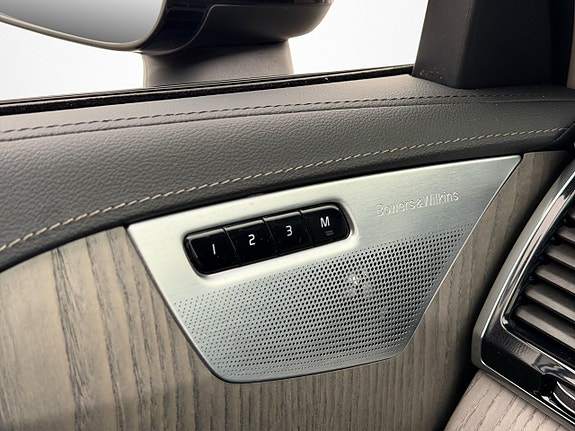 Volvo XC90 14 of 30