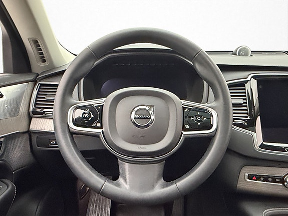 Volvo XC90 18 of 30