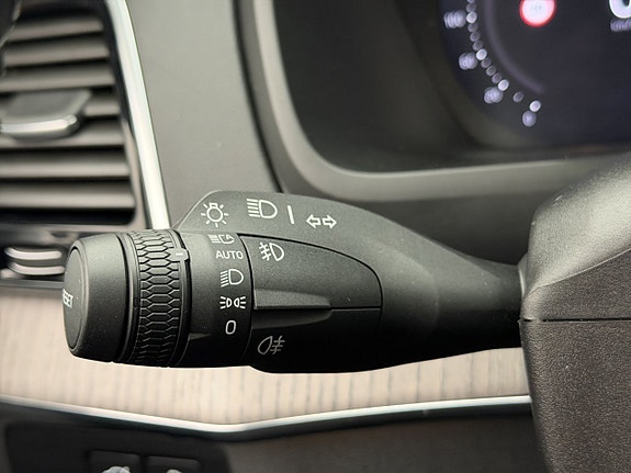 Volvo XC90 16 of 30