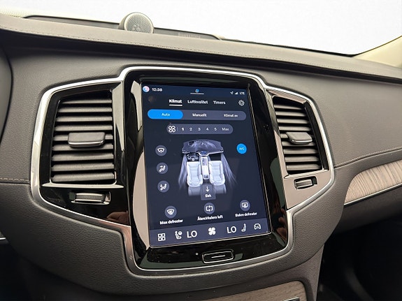 Volvo XC90 27 of 30