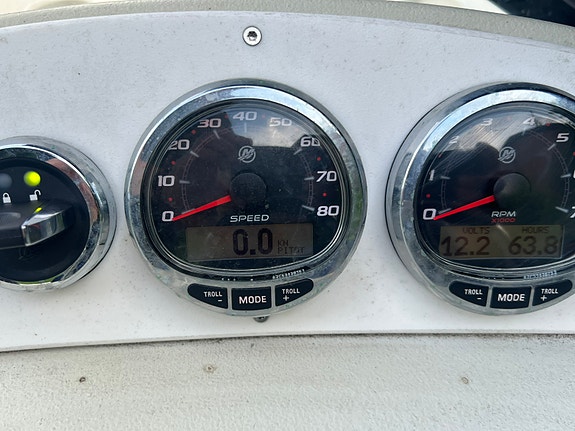Crescent Stingray 2004 / Mercury 115 hk FourStroke 2017 – Endast 63 timmar!! 5 of 5