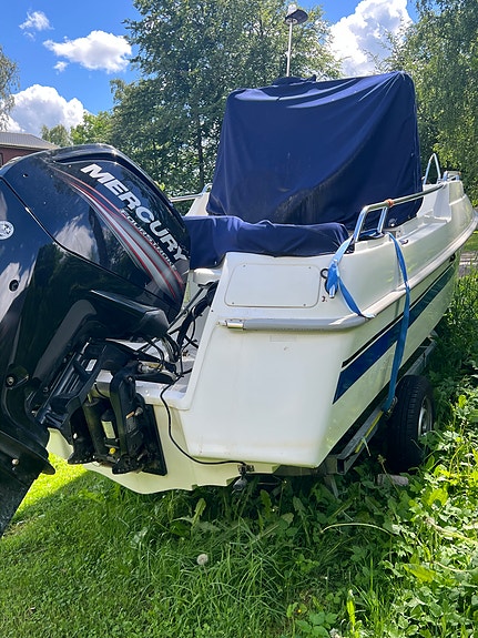 Crescent Stingray 2004 / Mercury 115 hk FourStroke 2017 – Endast 63 timmar!! 2 of 5
