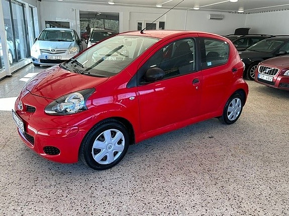 Toyota Aygo 2 of 14