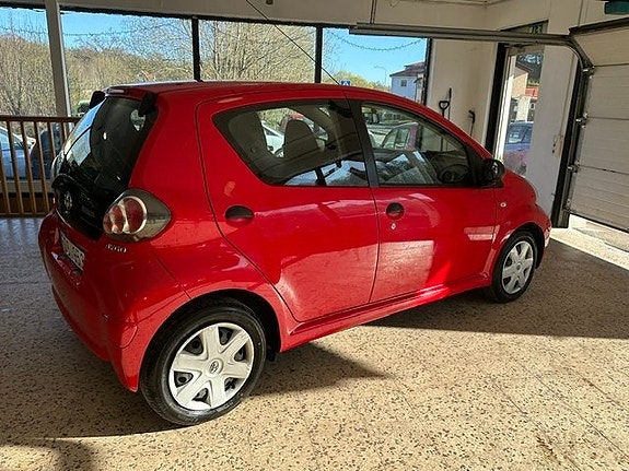 Toyota Aygo 5 of 14