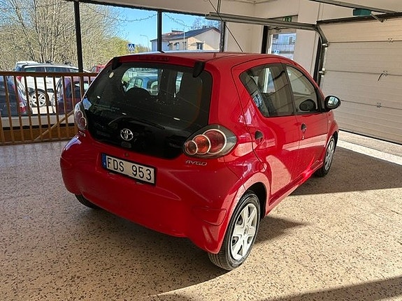 Toyota Aygo 7 of 14