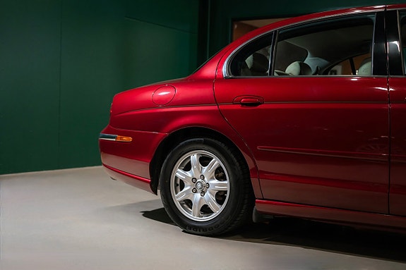 Jaguar S-TYPE 8 of 22