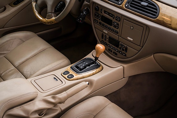 Jaguar S-TYPE 19 of 22