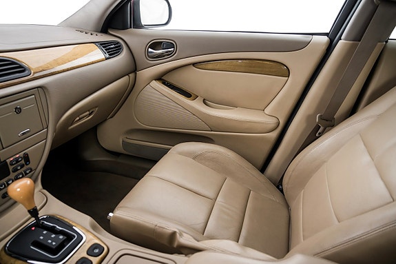 Jaguar S-TYPE 16 of 22
