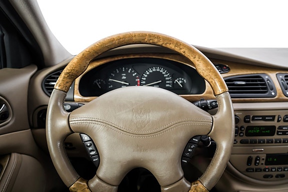 Jaguar S-TYPE 12 of 22
