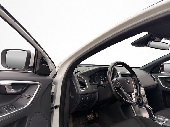 Volvo XC60 11 of 30