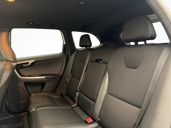 Volvo XC60 30 of 30