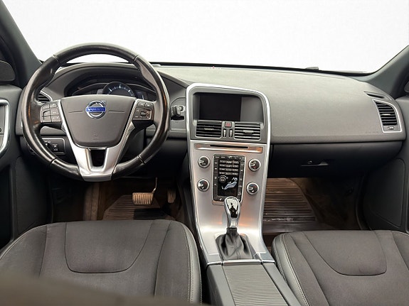 Volvo XC60 13 of 30
