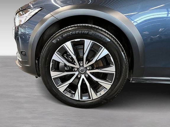 Volvo V90 Cross Country 8 of 18