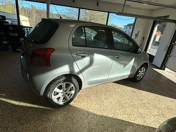 Toyota Yaris 7 of 13