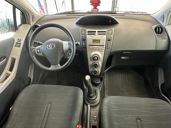 Toyota Yaris 11 of 13