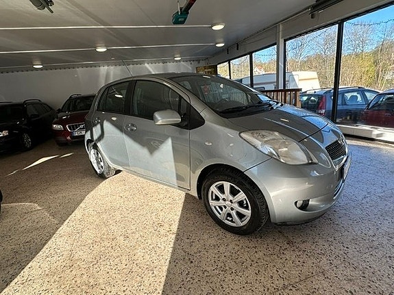 Toyota Yaris 6 of 13