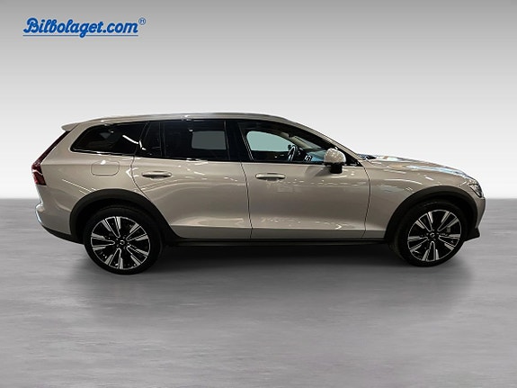 Volvo V60 Cross Country 4 of 5