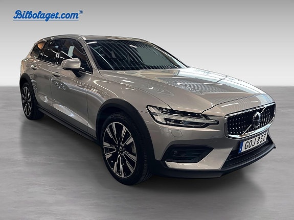 Volvo V60 Cross Country 3 of 5