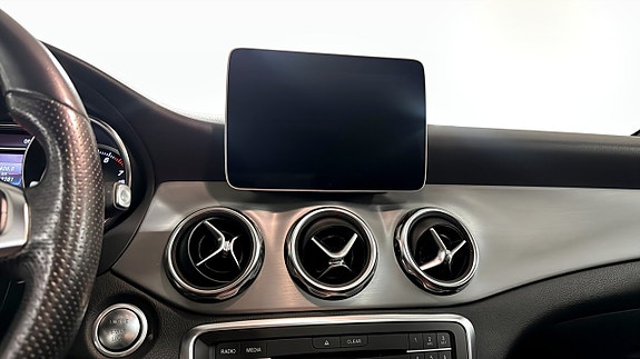 Mercedes-Benz GLA220 12 of 13