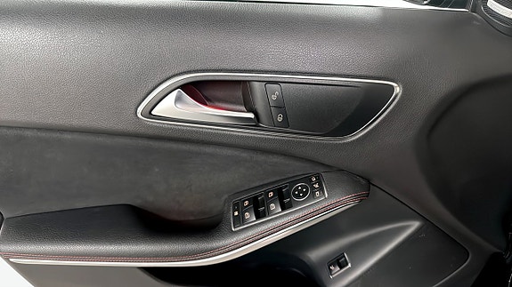 Mercedes-Benz GLA220 11 of 13