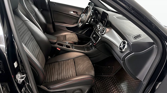 Mercedes-Benz GLA220 3 of 5