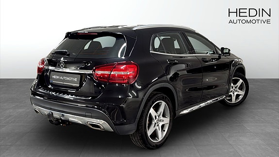 Mercedes-Benz GLA220 2 of 5