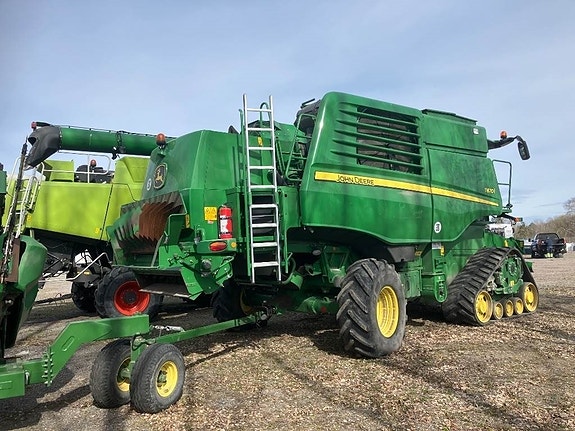 John Deere 670i 3 of 6