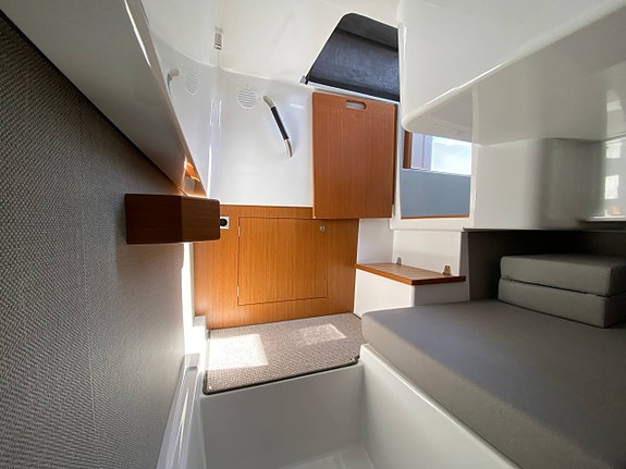 SARGO 28 Explorer -2022, Volvo Penta D6-380/DPI 10 of 12