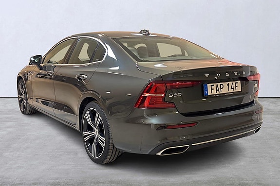 Volvo S60 4 of 5