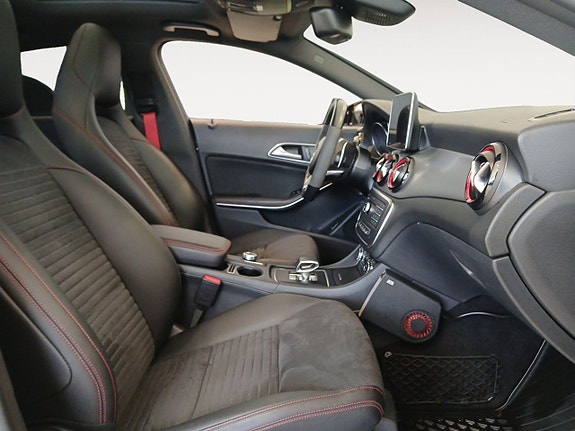 Mercedes-Benz CLA45 15 of 24