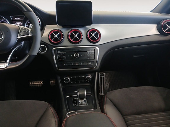Mercedes-Benz CLA45 11 of 24