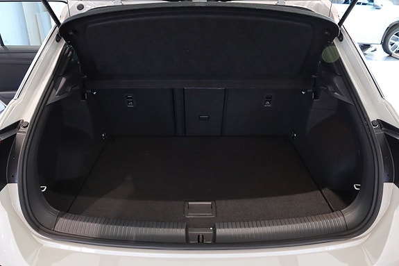 Volkswagen T-Roc 17 of 18