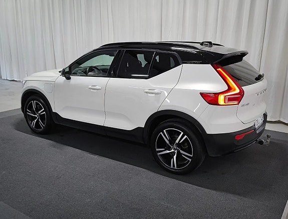 Volvo XC40 3 of 5