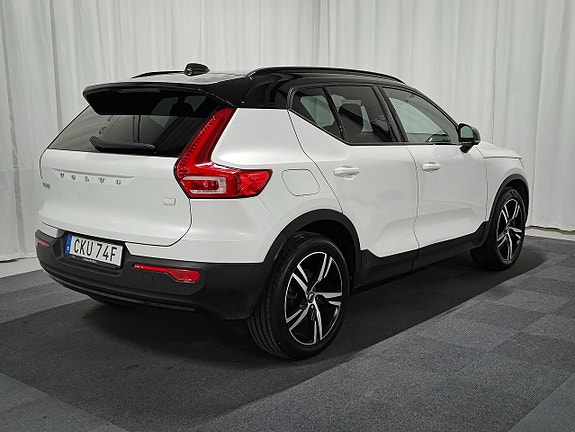 Volvo XC40 4 of 5