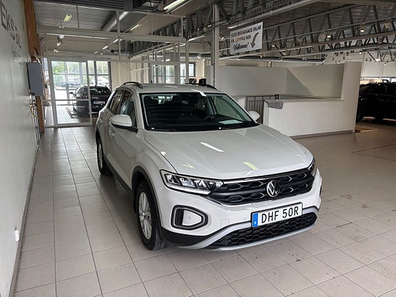 Volkswagen T-Roc 3 of 5