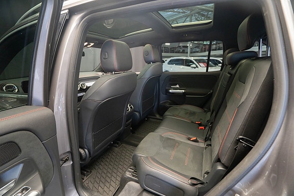 Mercedes-Benz EQB300 17 of 26