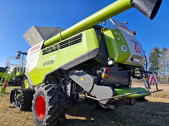 CLAAS Lexion 770 TerraTrac 4WD 2 of 5