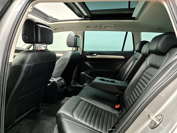 Volkswagen Passat 28 of 30